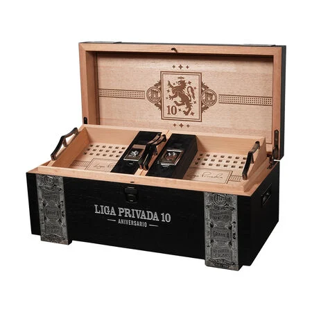 Liga Privada Humidor Set: 20 Savage Feast Cigars + Accessories